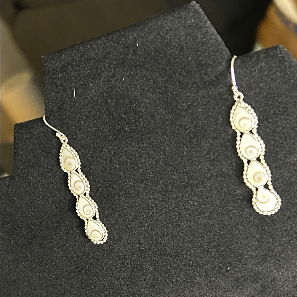 Elegant Silver and White Teardrop Earrings - Picture 5 of 5